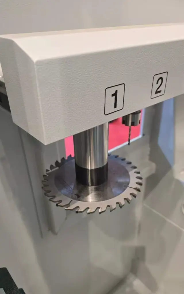 машина за стъклодържачи 5.webp